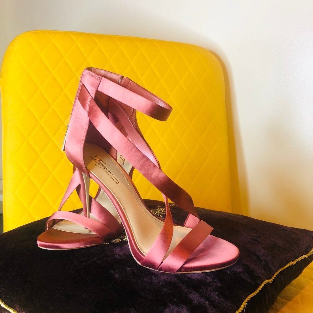 Vince Camuto Devin Sandal size 8.5 Mint NWOT